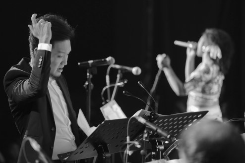 Ricky Lionardi conducting Ron King Big Band, accompanying Dira Sugandi at Java Jazz Festival 2014 (photo by Melon Lemon)